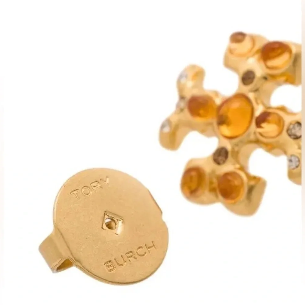 Designers Brands For Customers That Love To Wear Casual and Elegant Accessories